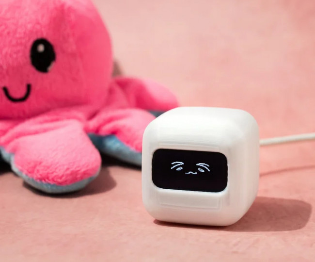 Інтерактивний робот-компаньйон для робочого столу CHOTU BOT